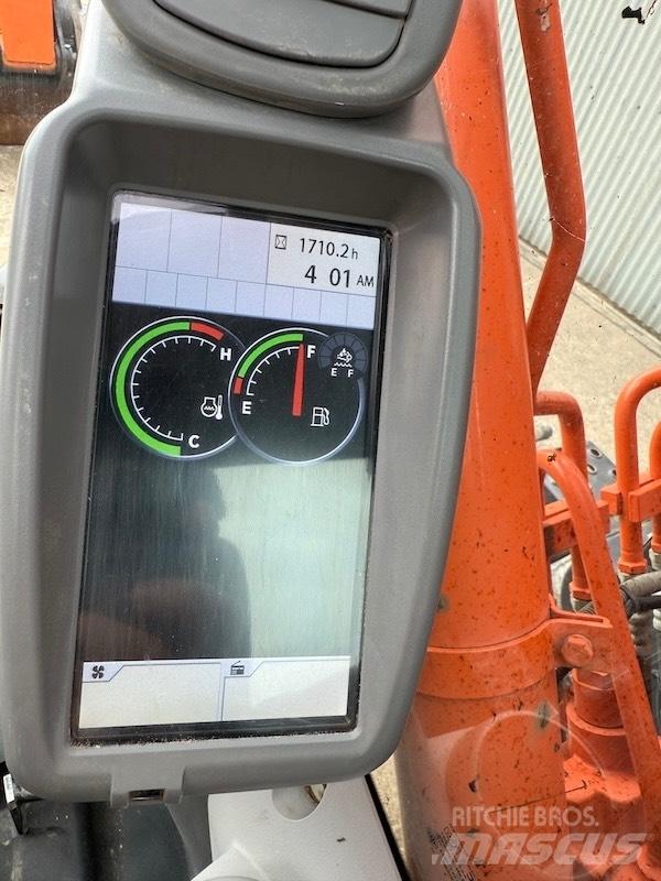 Hitachi ZX 135 US-6 Pelle sur chenilles