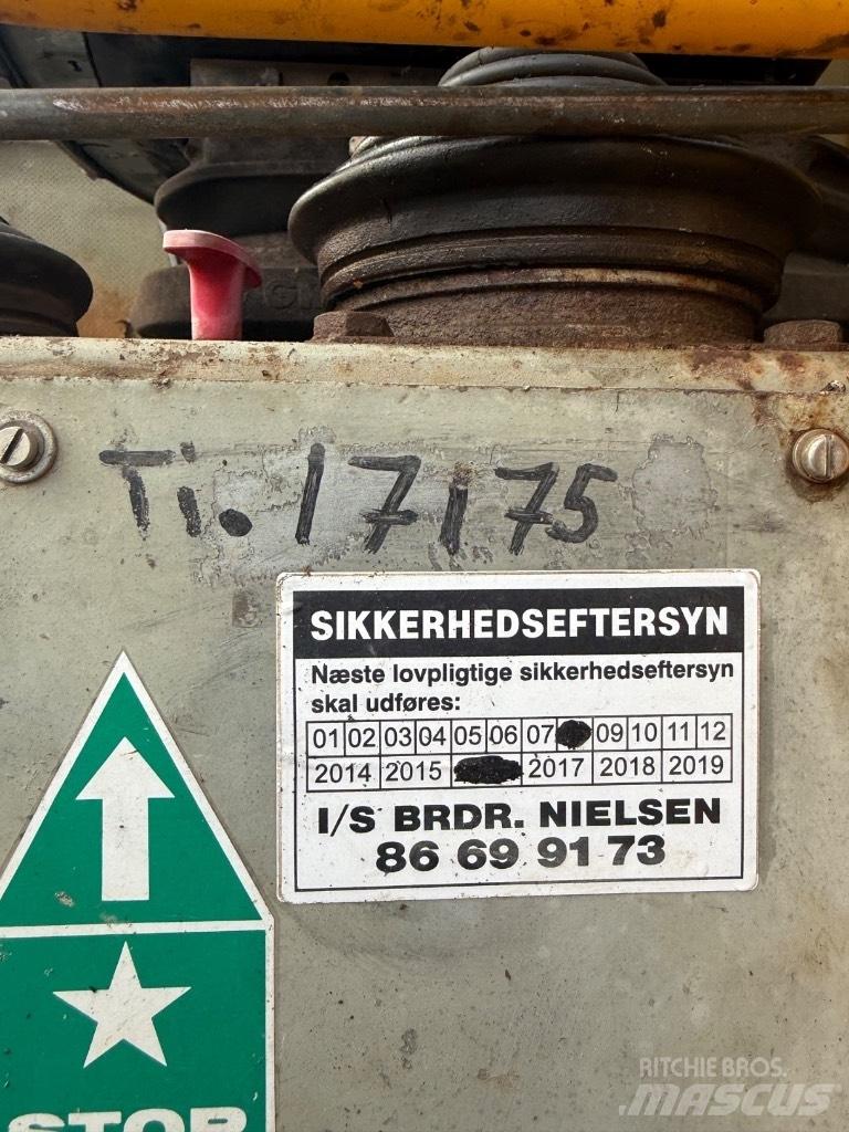 Åkerman H 14 B Pelle sur chenilles