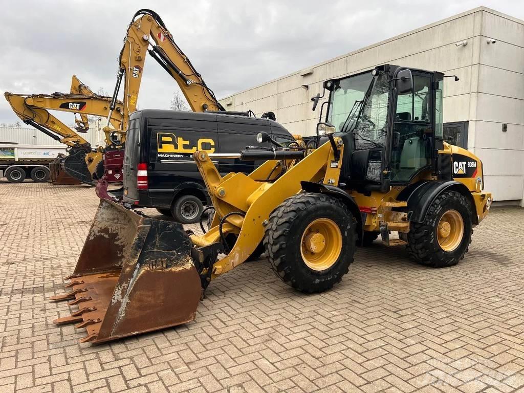 CAT 908M Chargeuse sur pneus