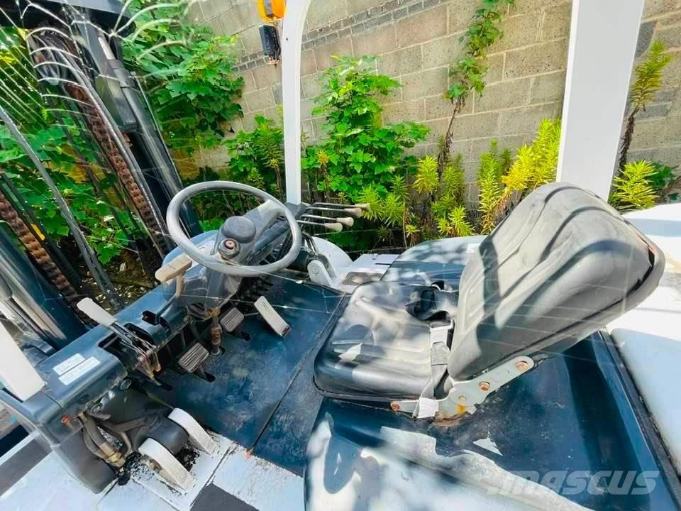 TCM FD100Z8 Chariots diesel
