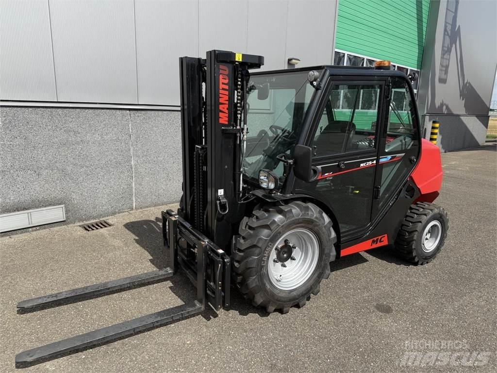 Manitou MC25-4 Chariot tout terrain