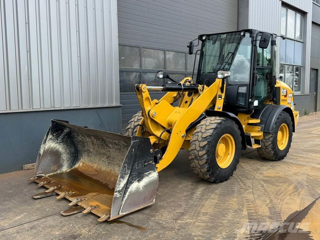 CAT 908M Chargeuse sur pneus