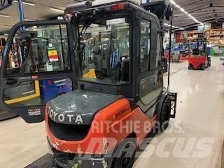 Toyota 02-8 FDJF 35 Chariots diesel