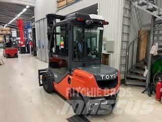 Toyota 02-8 FDJF 35 Chariots diesel