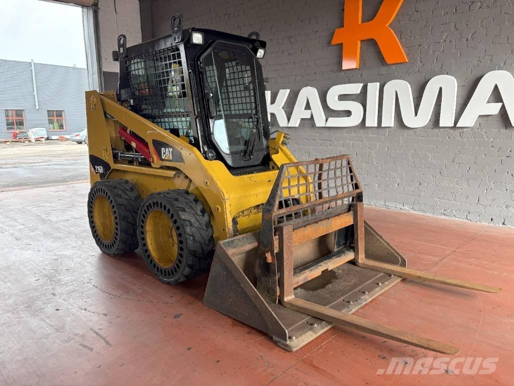 CAT 216 B Chargeuse compacte