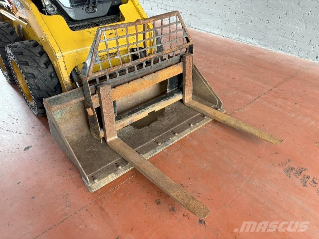 CAT 216 B Chargeuse compacte