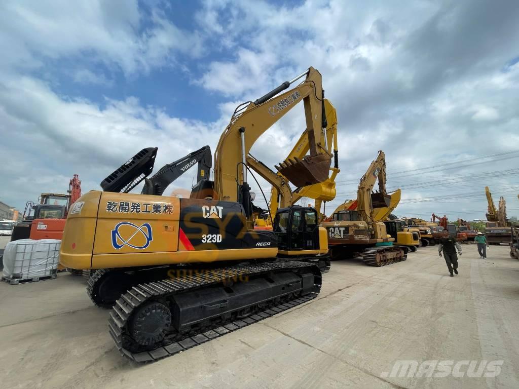 CAT 323D Pelle sur chenilles