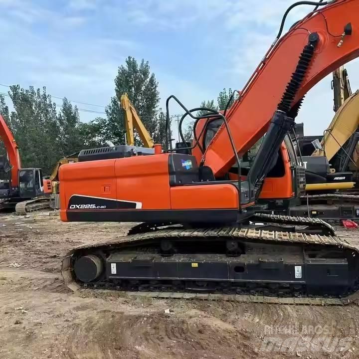 Doosan DX225LC-9C Pelle sur chenilles