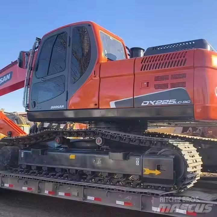 Doosan DX225LC-9C Pelle sur chenilles