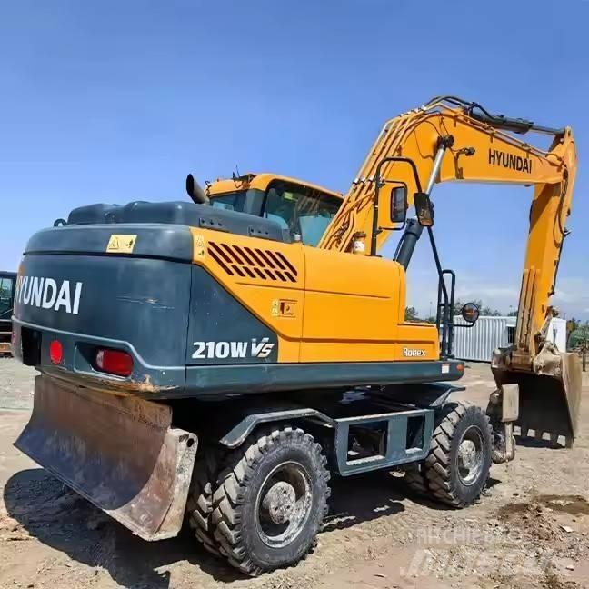 Hyundai 210WVS Pelle sur pneus