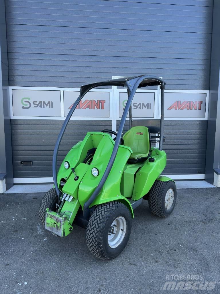 Avant 220 Chargeuse compacte