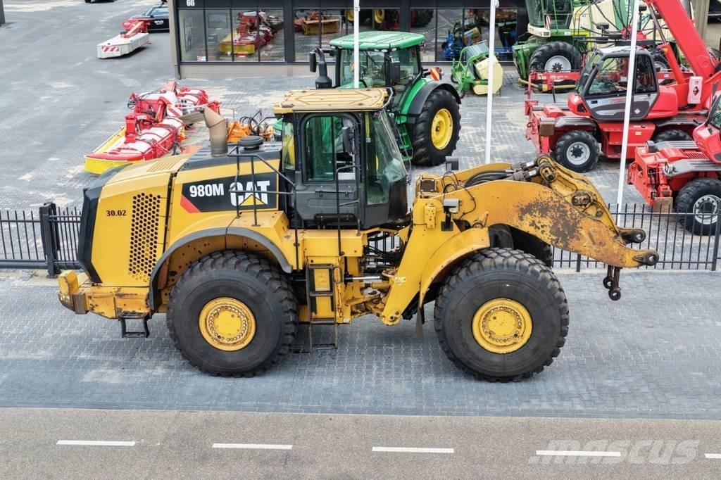 CAT 980M shovel + Bak Chargeuse sur pneus