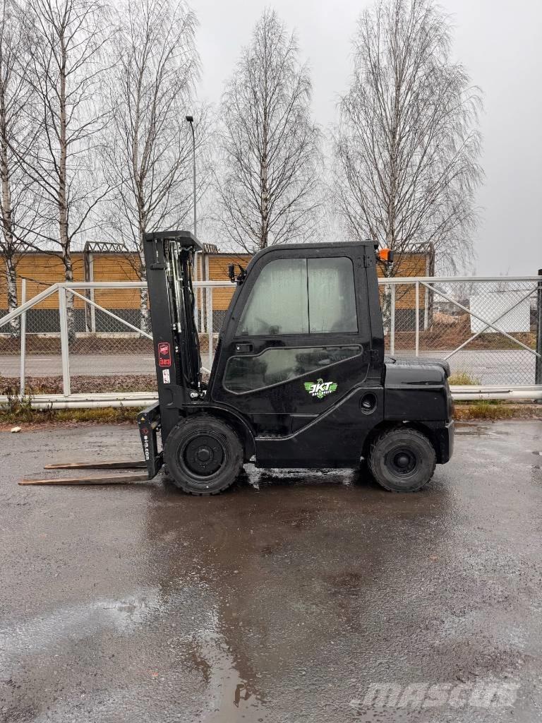 Toyota 02-8 FDF 30 Chariots diesel