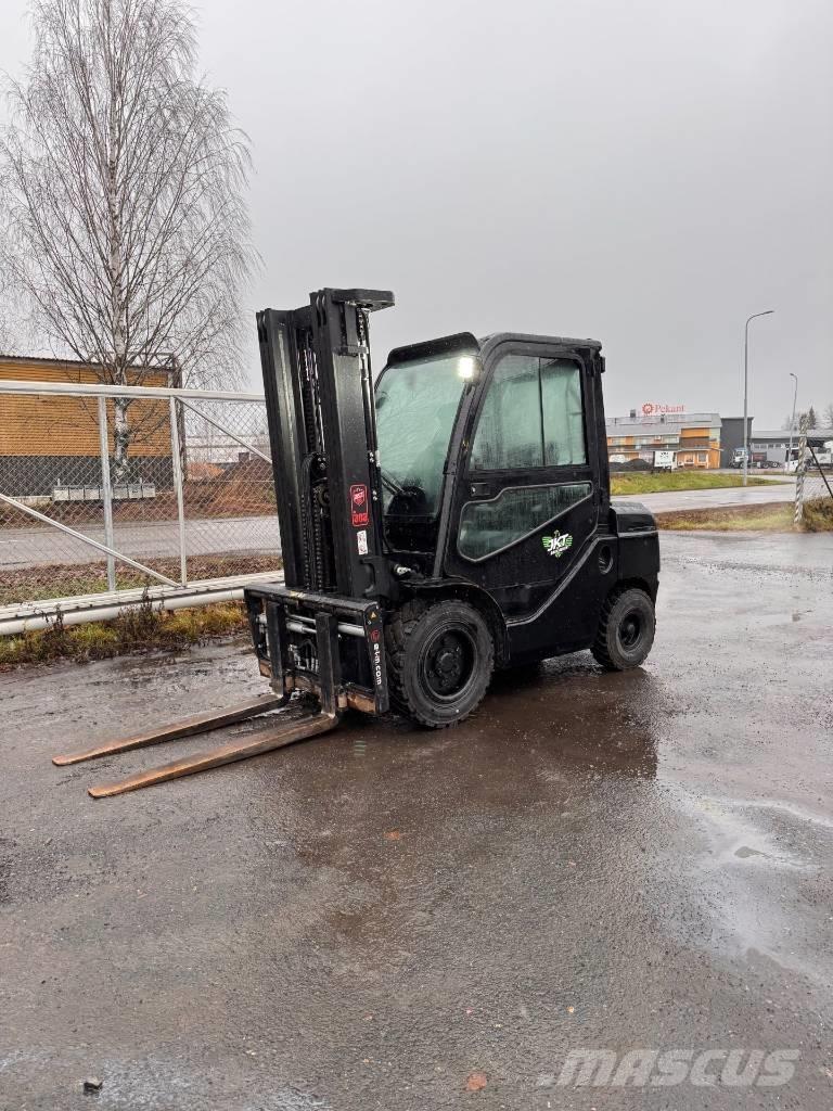 Toyota 02-8 FDF 30 Chariots diesel