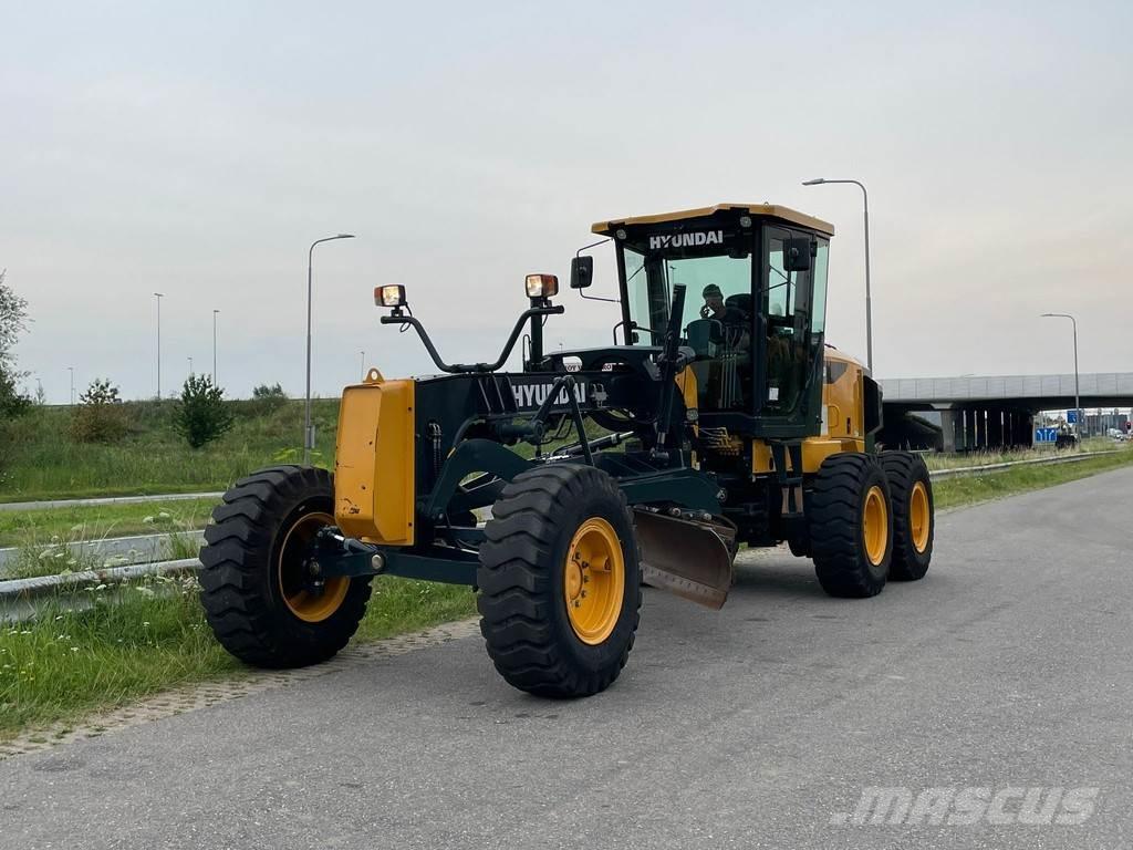 Hyundai HG130 Niveleuse
