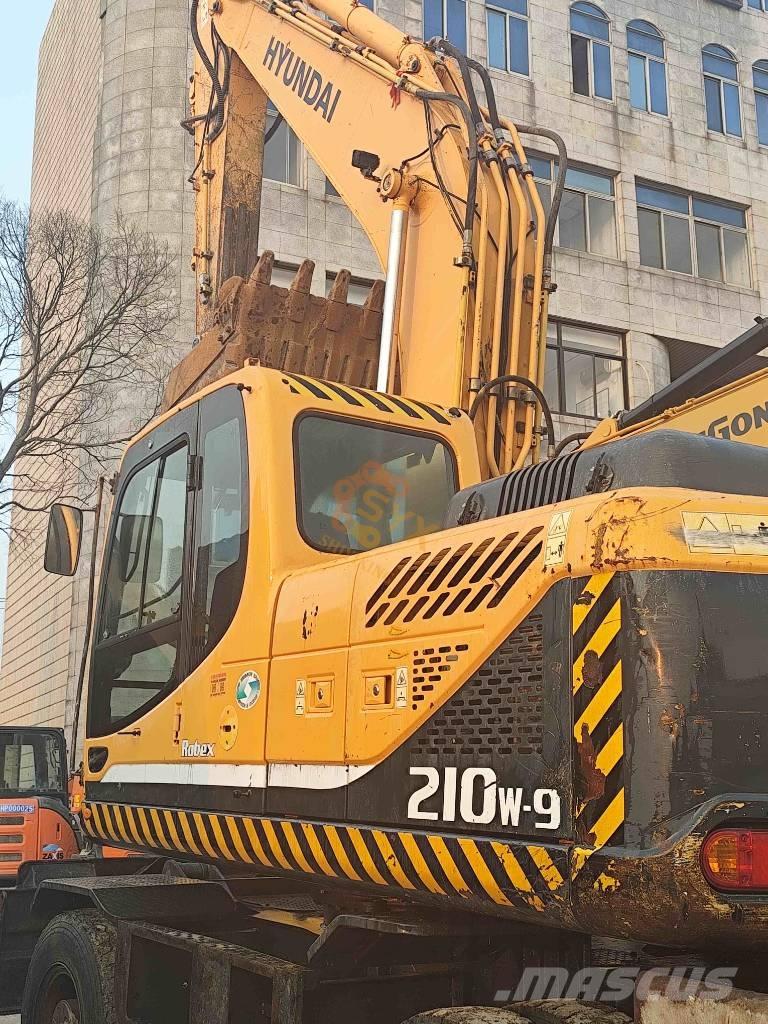 Hyundai R210W-9 Pelle sur pneus