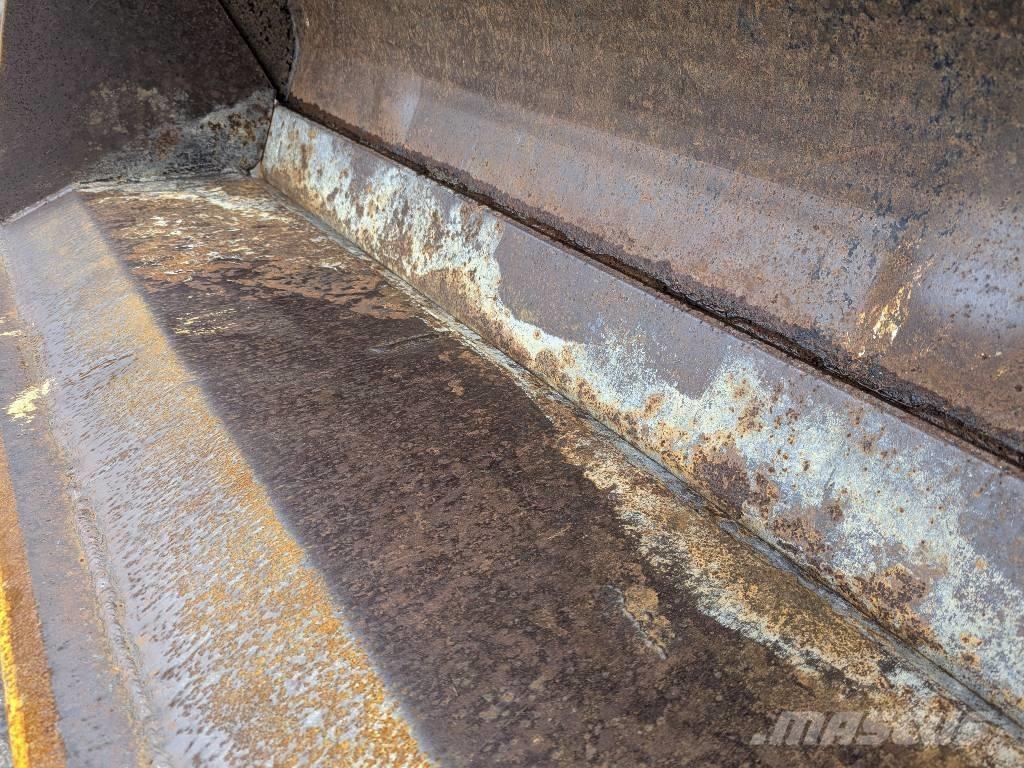  SUTTON 4-IN-1 BUCKET Godet