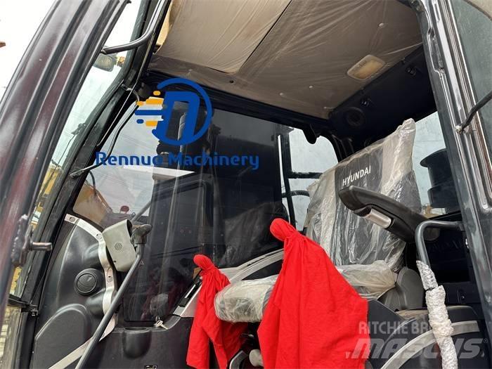 Hyundai R220-9S Pelle sur chenilles