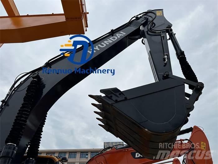 Hyundai R220-9S Pelle sur chenilles
