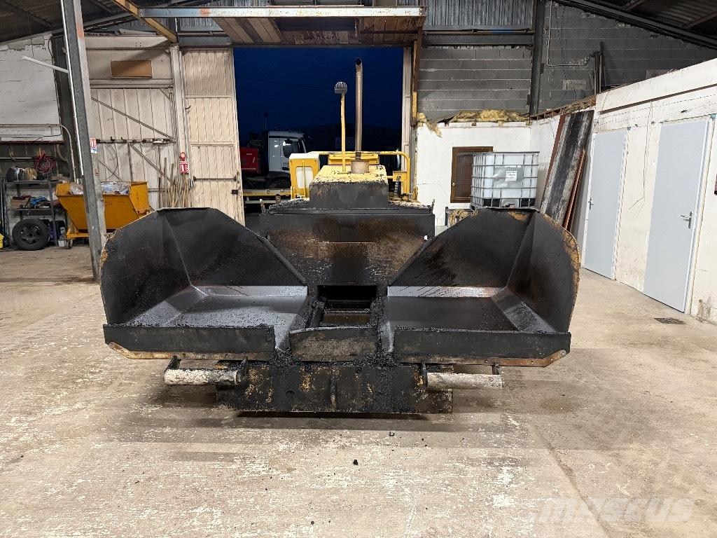 CAT BB 621 E Finisseur