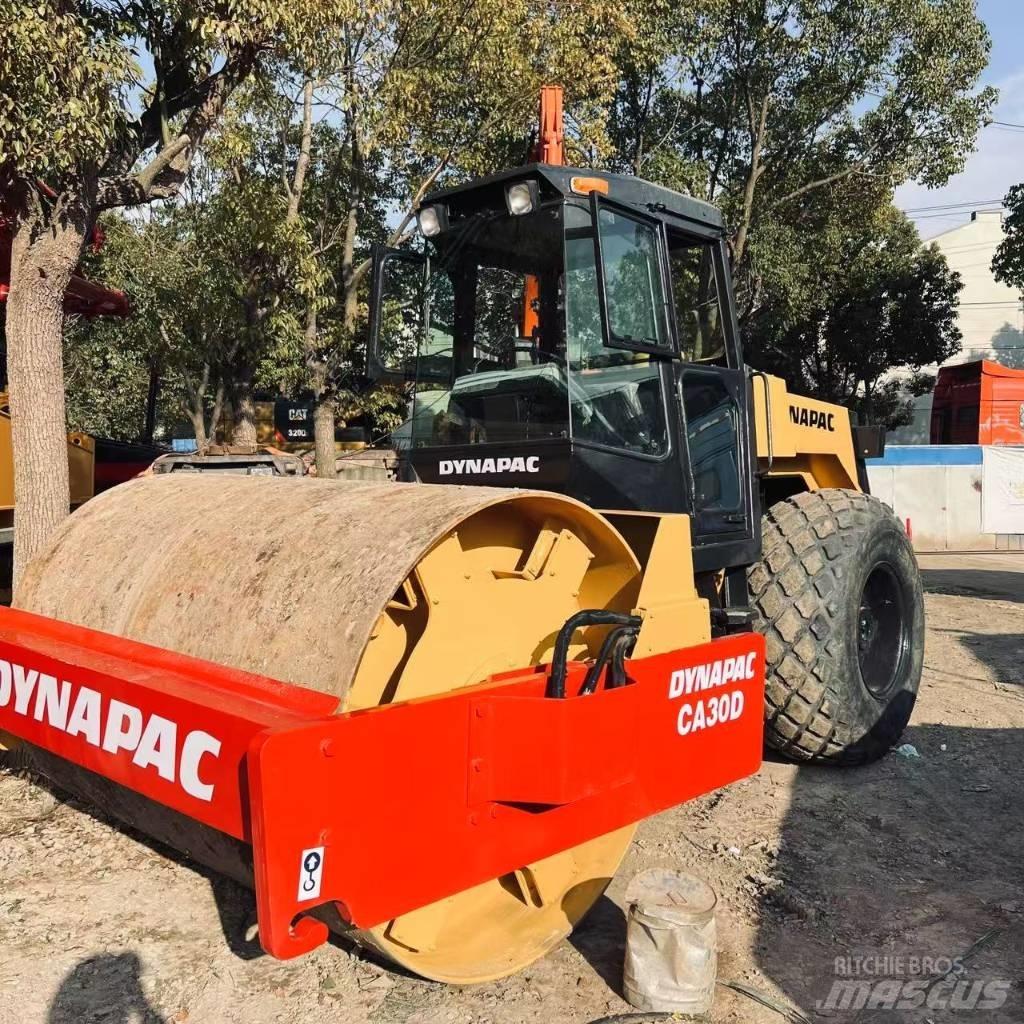 Dynapac CA 30 D Rouleaux monocylindre
