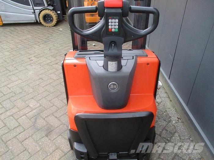 BT SWE 120 Gerbeur accompagnant