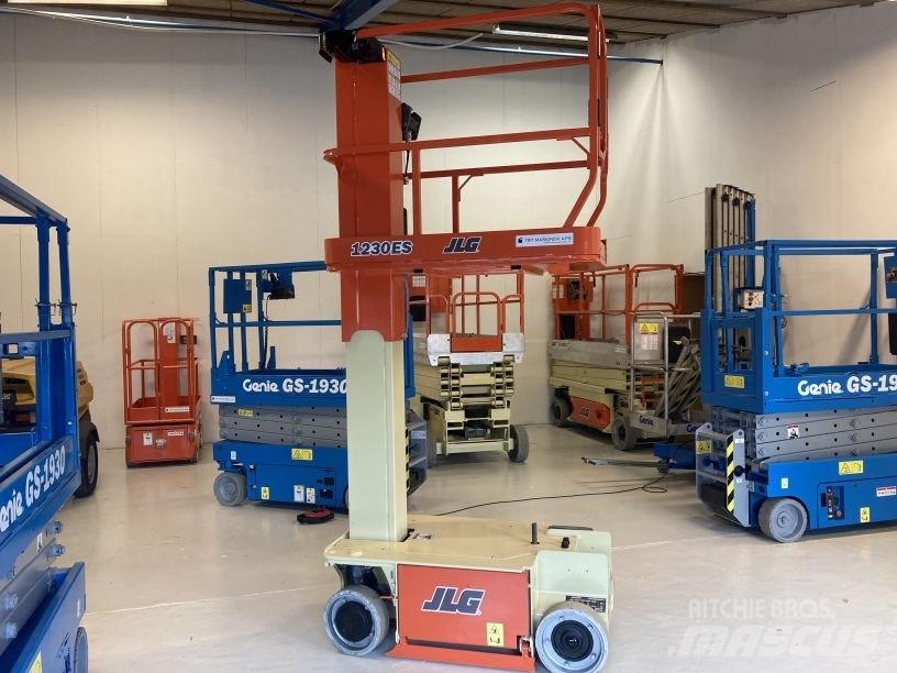 JLG 1230 ES Mât vertical
