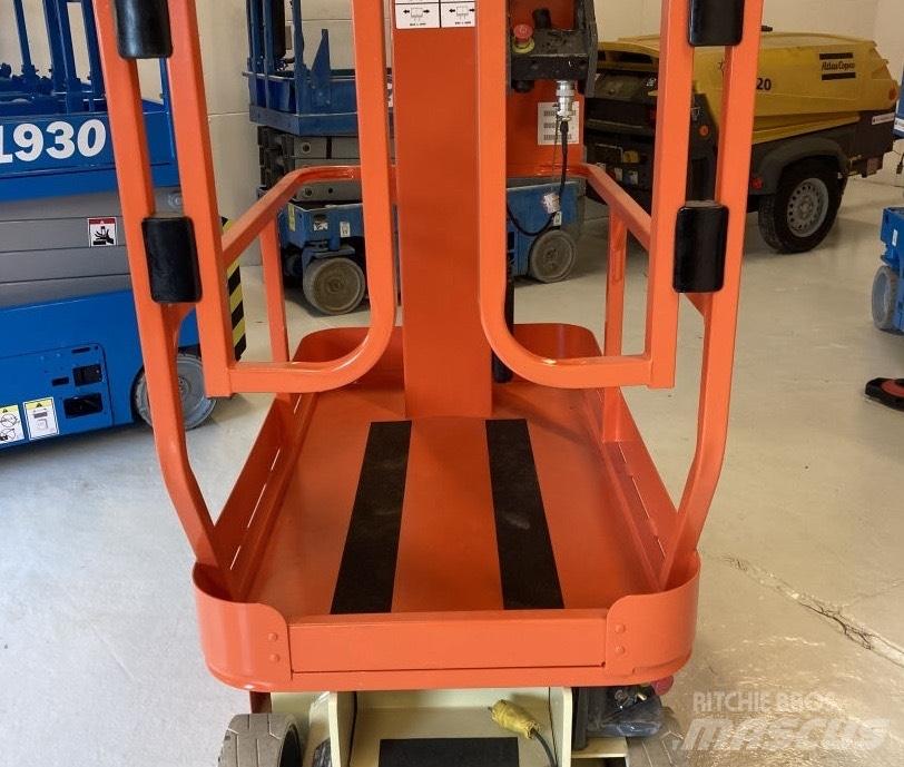 JLG 1230 ES Mât vertical