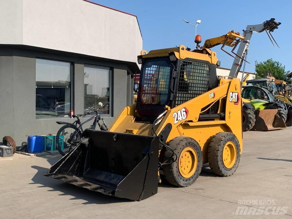 CAT 246 Chargeuse compacte
