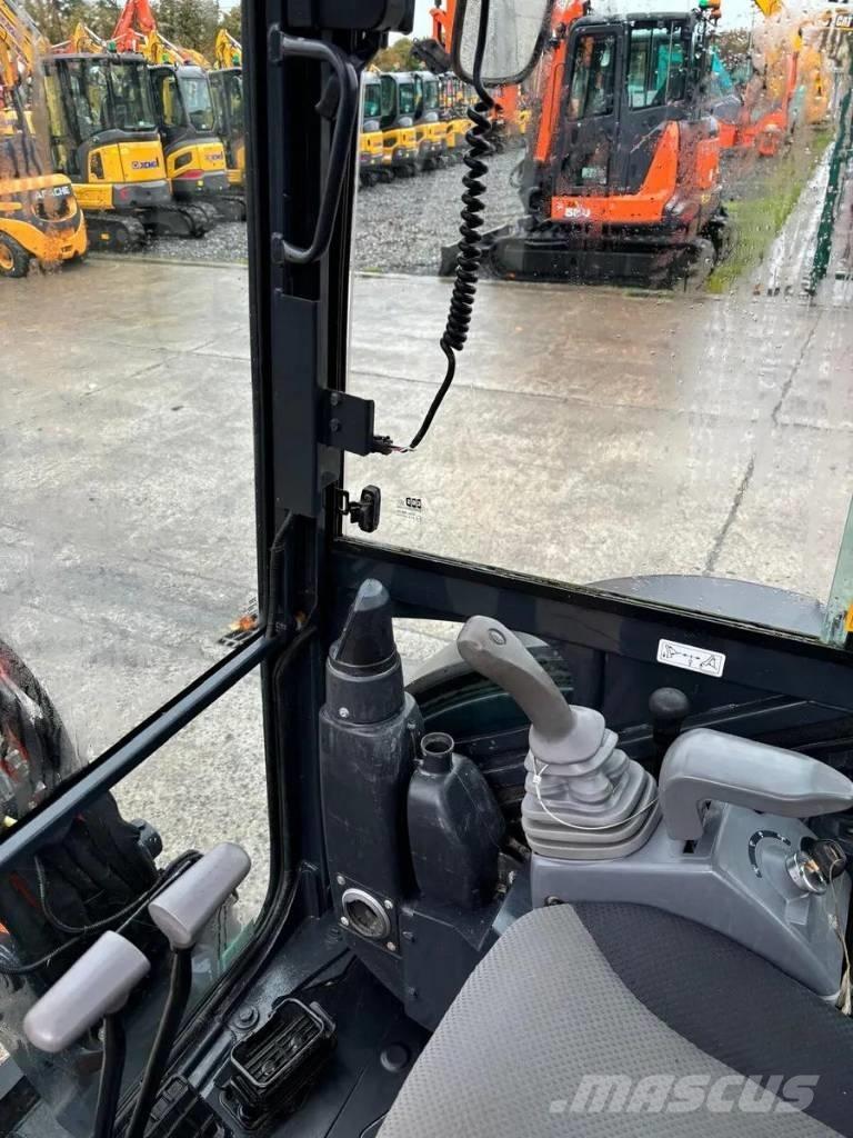 Hitachi ZX26U-6CR Mini pelle < 7t