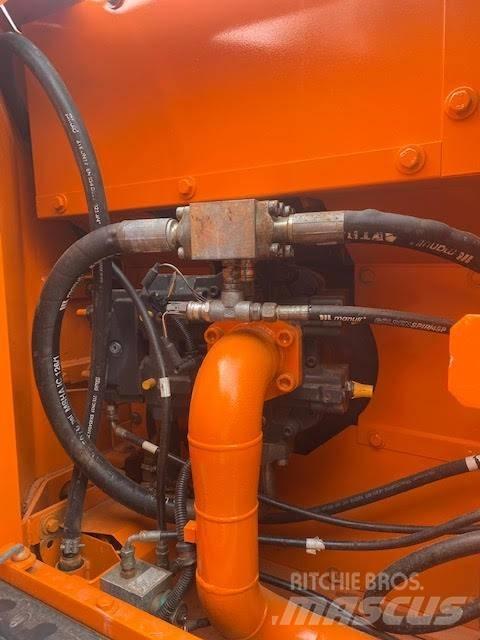 Doosan DX 180 LC Pelle sur chenilles