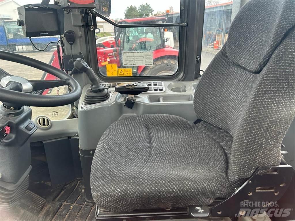 Doosan DL 300 Chargeuse sur pneus