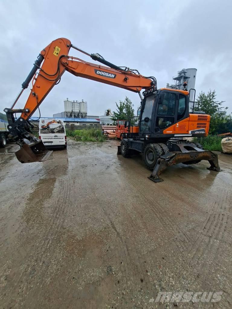 Doosan DX 170 W Pelle sur pneus