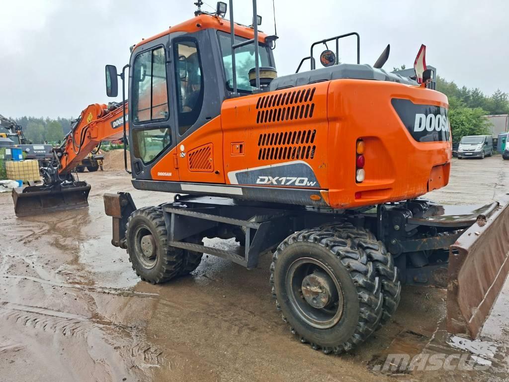 Doosan DX 170 W Pelle sur pneus