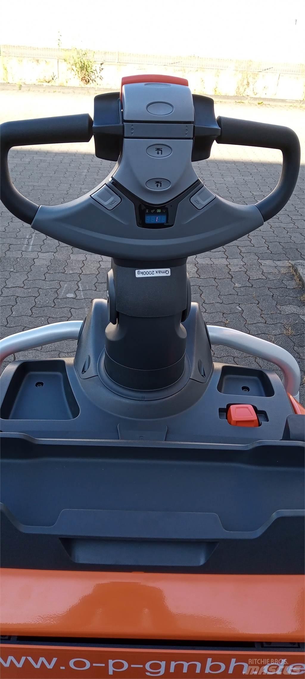 Toyota LPE200 Transpalette accompagnant
