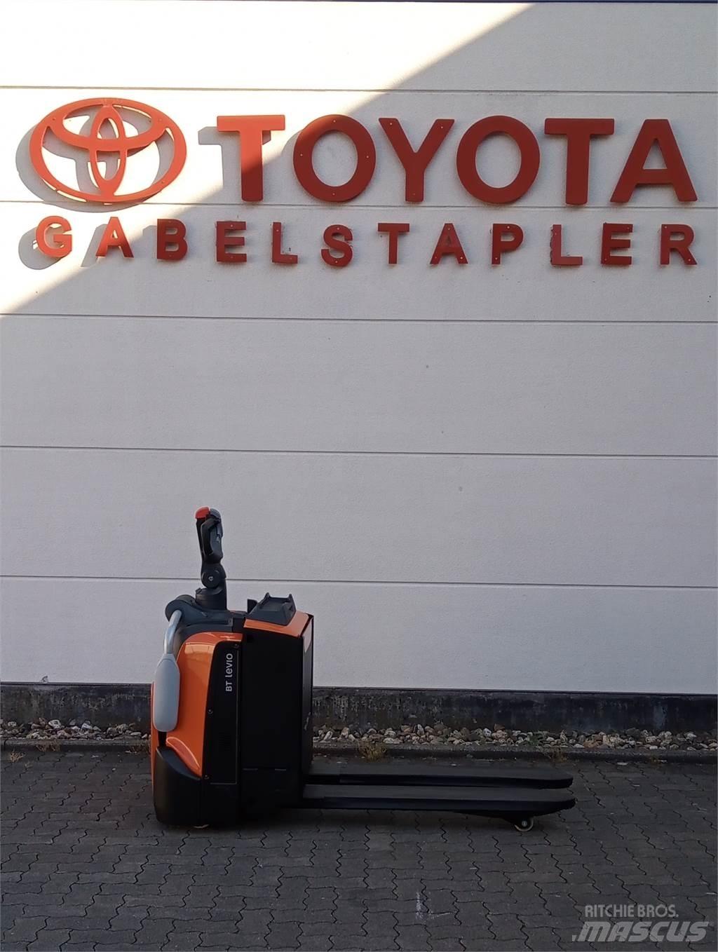 Toyota LPE200 Transpalette accompagnant