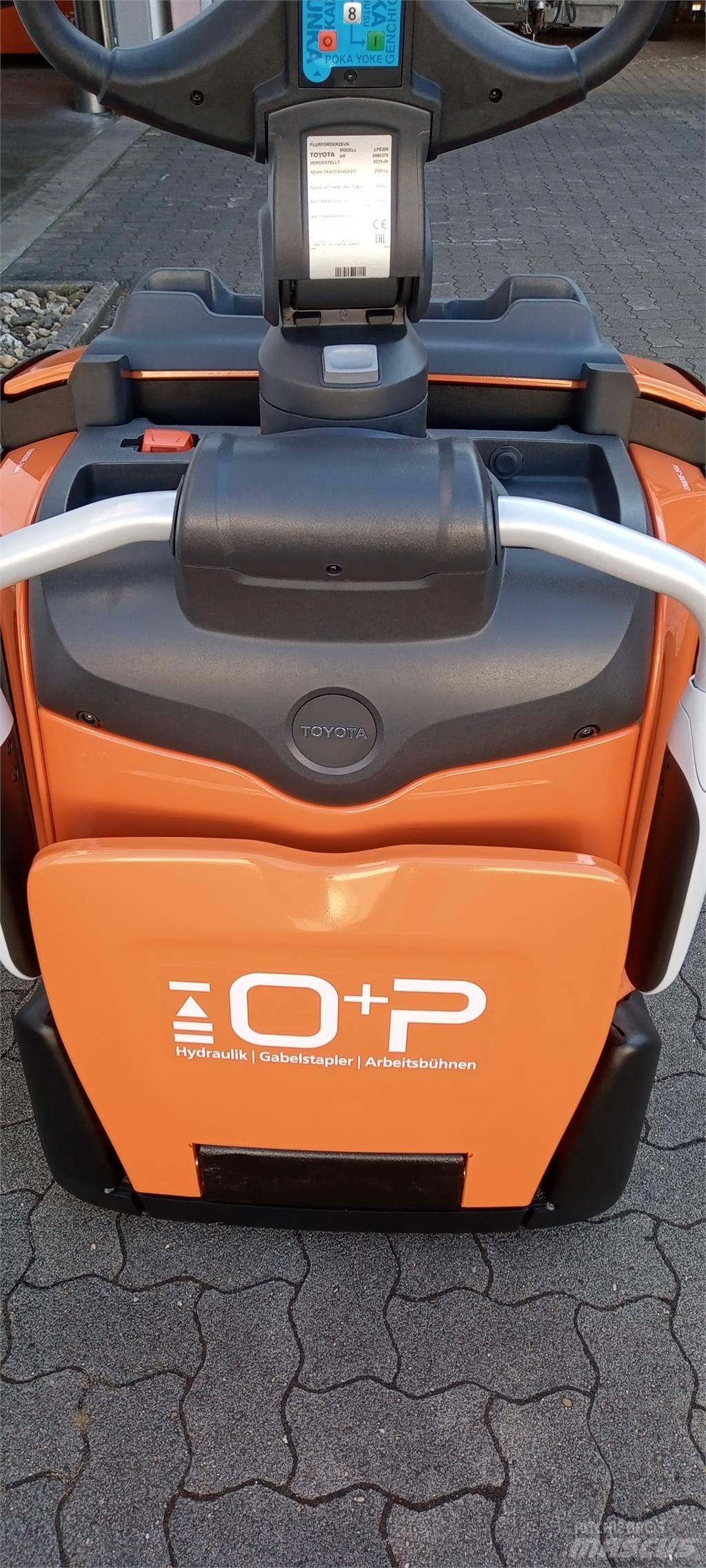 Toyota LPE200 Transpalette accompagnant