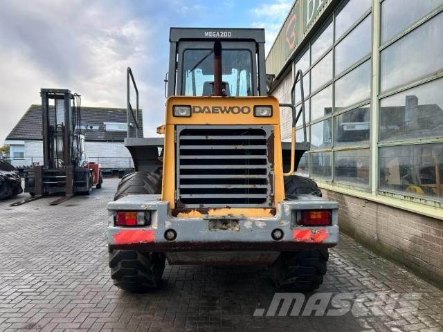 Daewoo MC 200 Chargeuse sur pneus