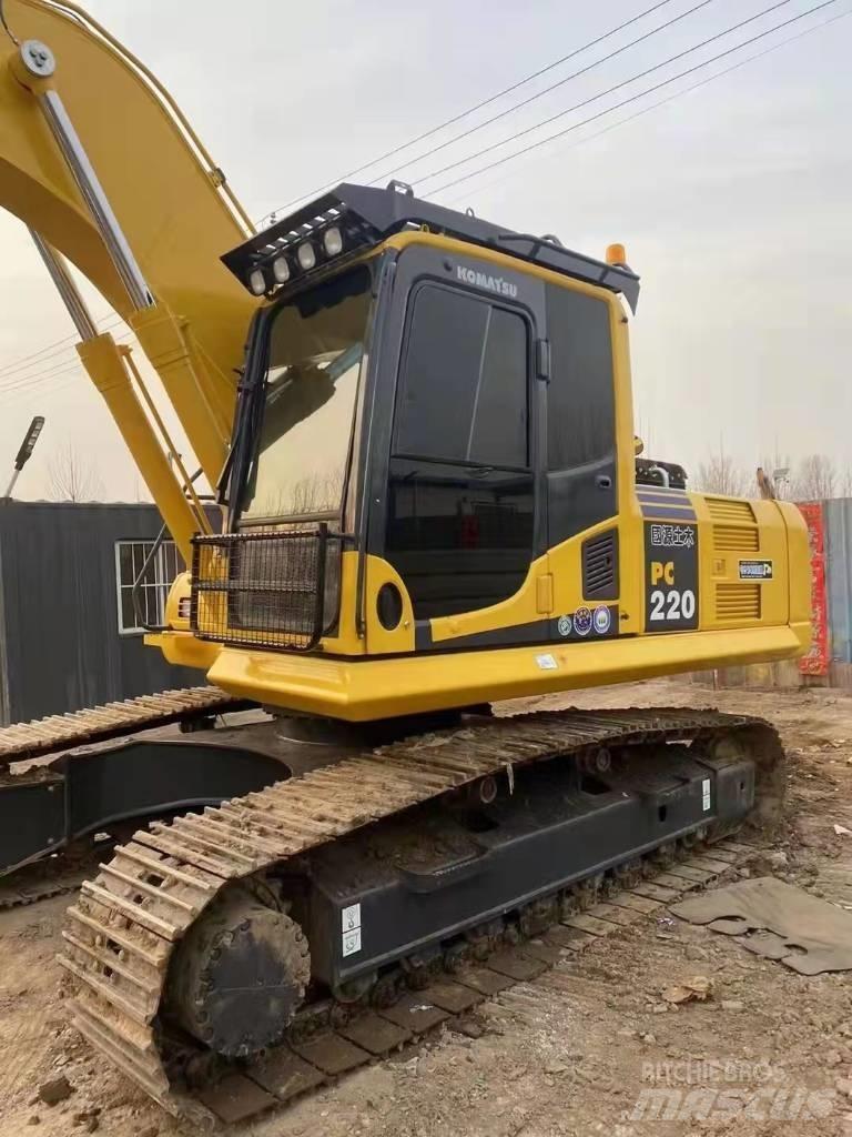 Komatsu PC220-8 Pelle sur pneus