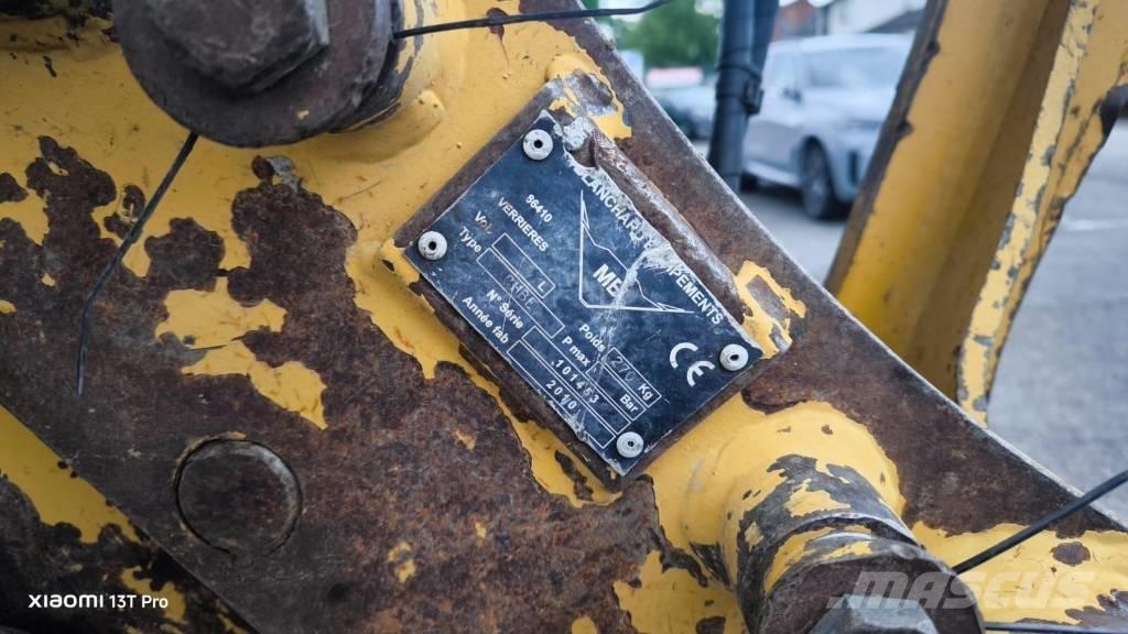 CAT M 313 D Pelle sur pneus