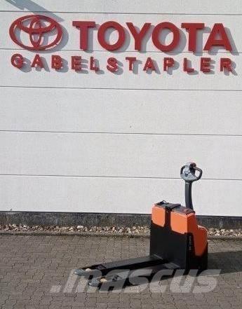 Toyota LWI 160 Gerbeur accompagnant