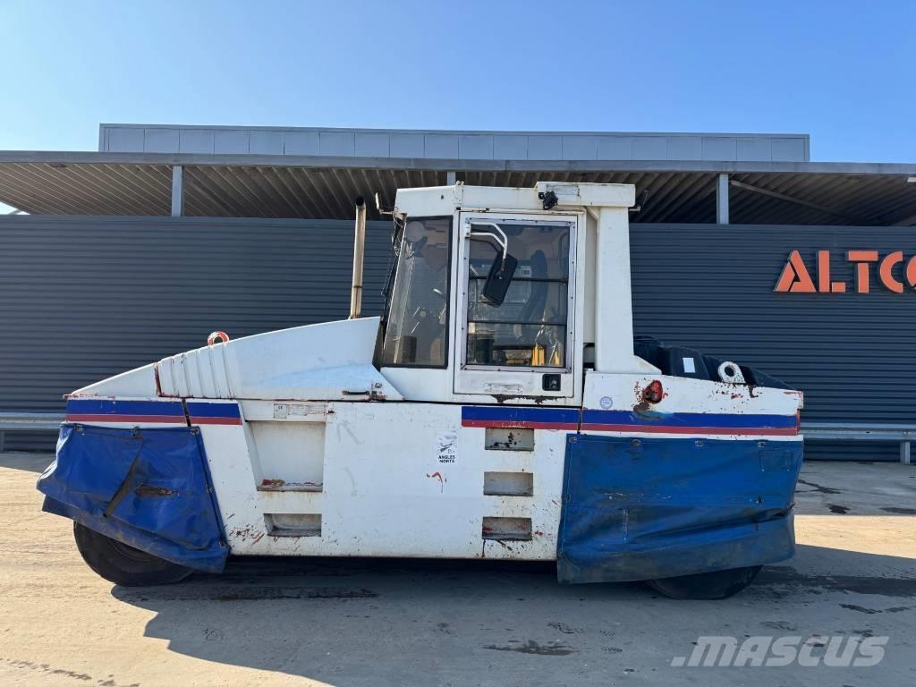 CAT PS-300B Rouleaux à pneumatiques