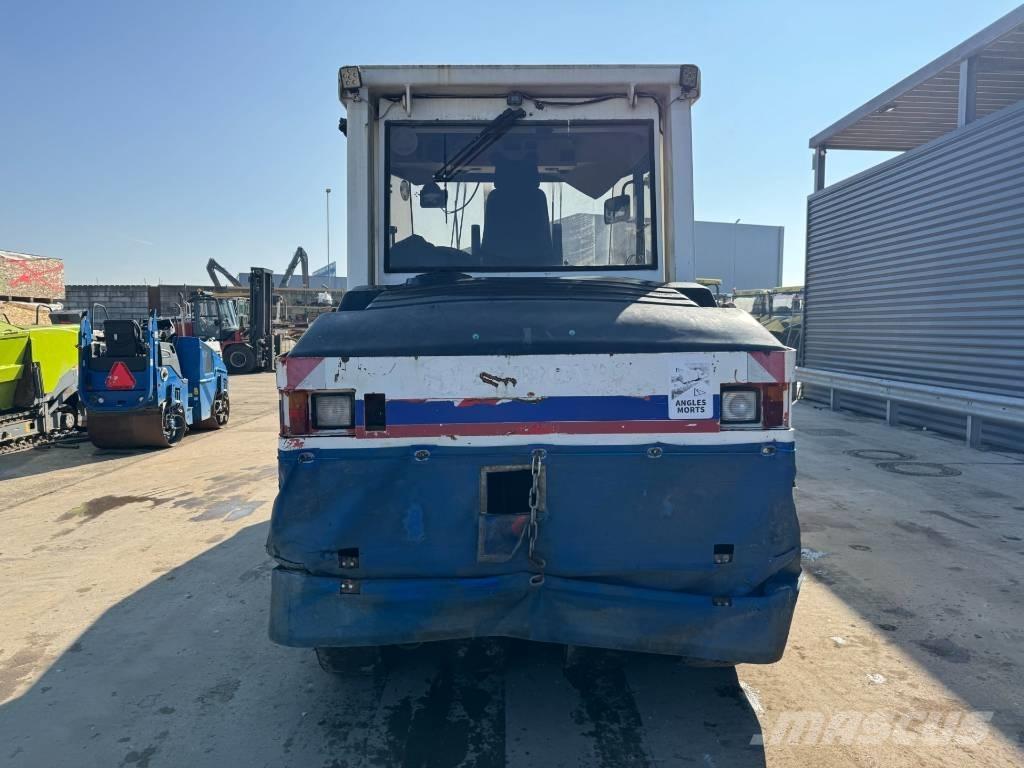 CAT PS-300B Rouleaux à pneumatiques