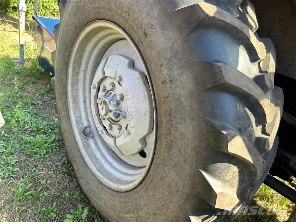 Belarus MTS 820 Tracteur