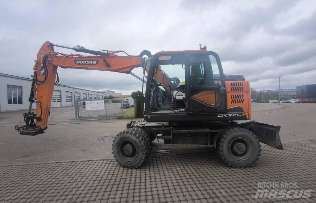 Doosan DX 165 W Pelle sur pneus