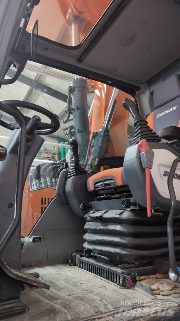 Doosan DX 165 W Pelle sur pneus