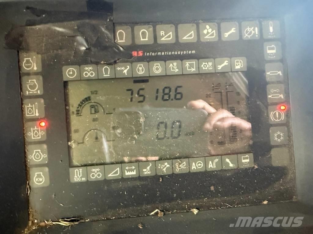 CLAAS Jaguar 900 Moissonneuse batteuse