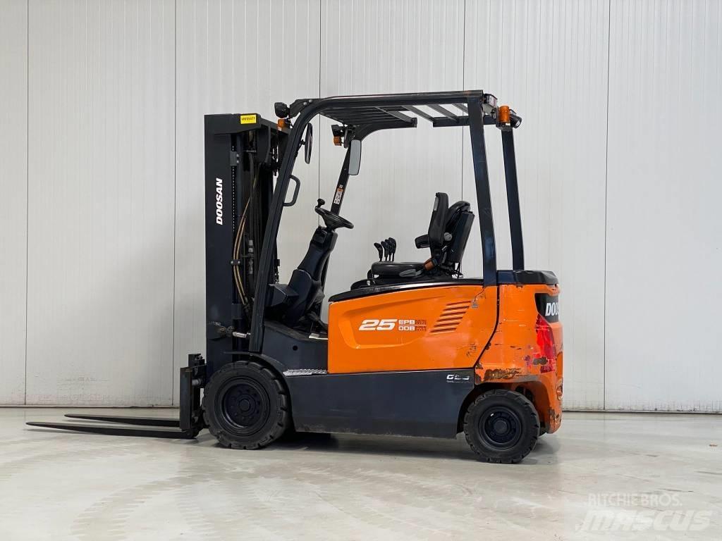Doosan B25X-7 Chariots élévateurs électriques