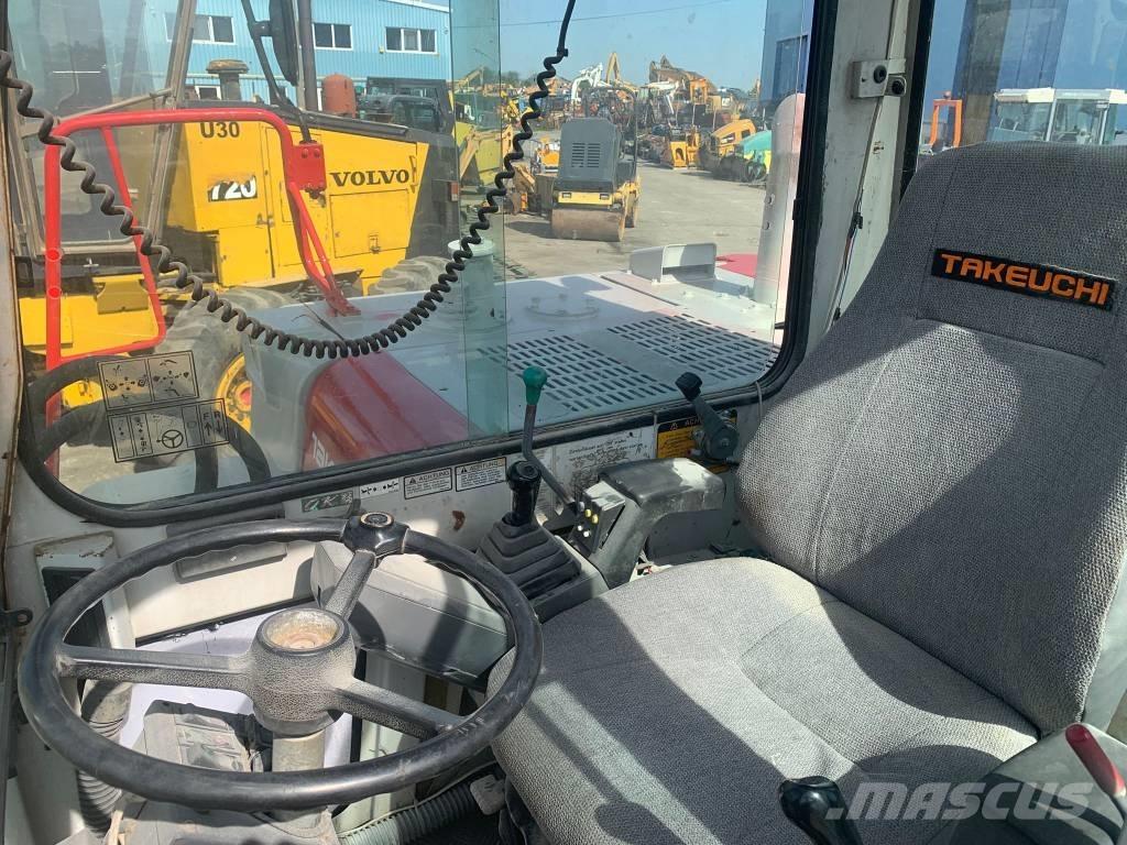 Takeuchi TB070W Pelle sur pneus