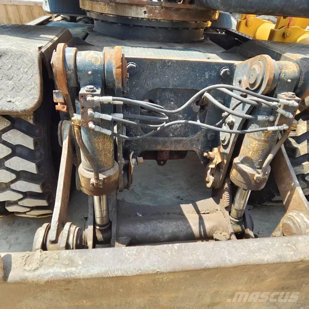 Hyundai R210W-9 Pelle sur pneus